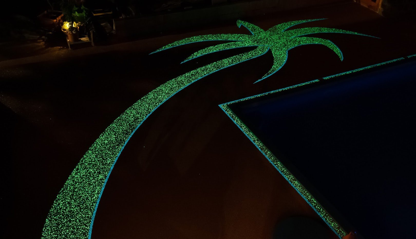 Medencék környéke esti fénnyel Medencék környéke esti fénnyel